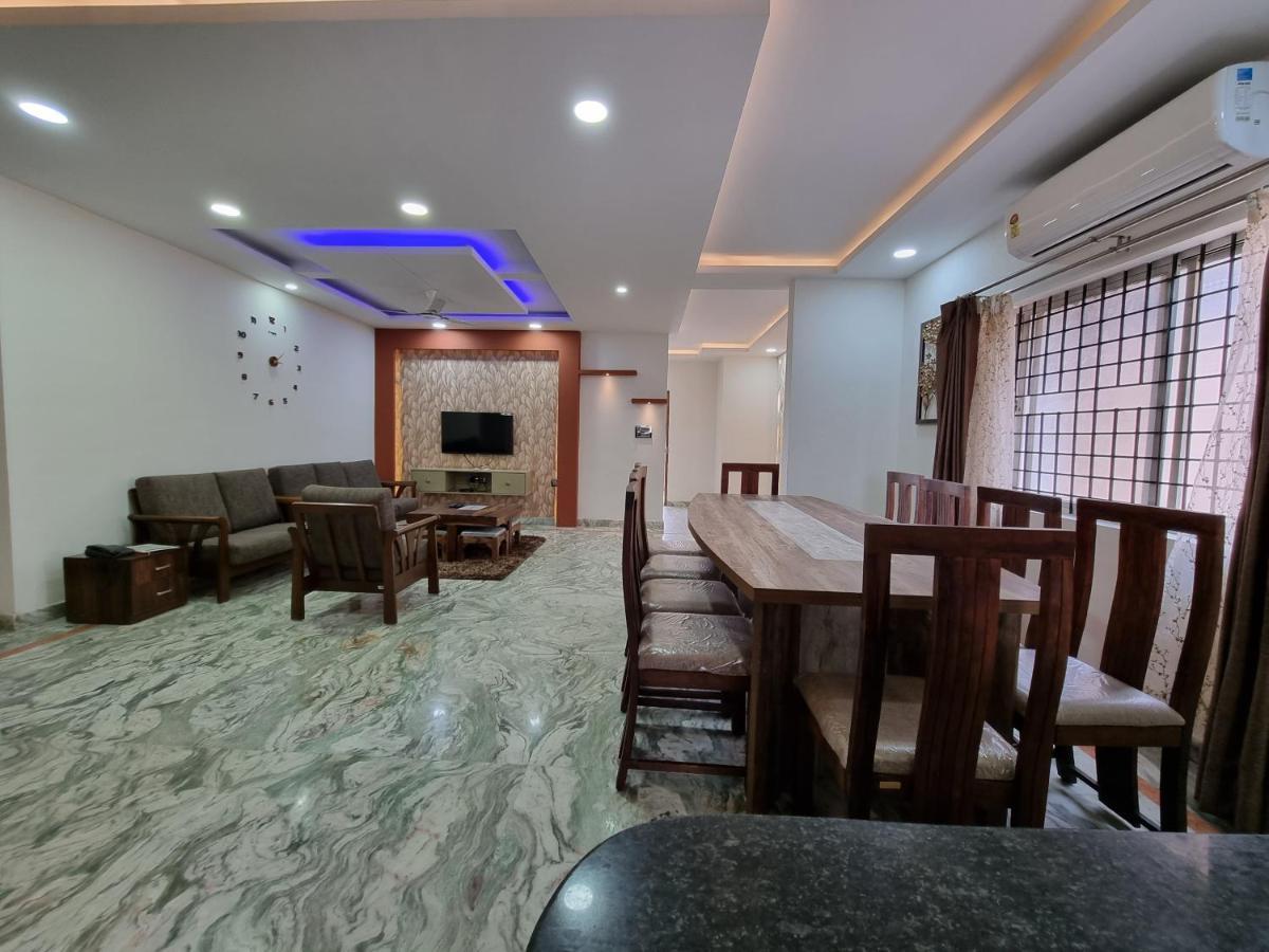 The Urban Nest Hotel Бангалор Екстериор снимка
