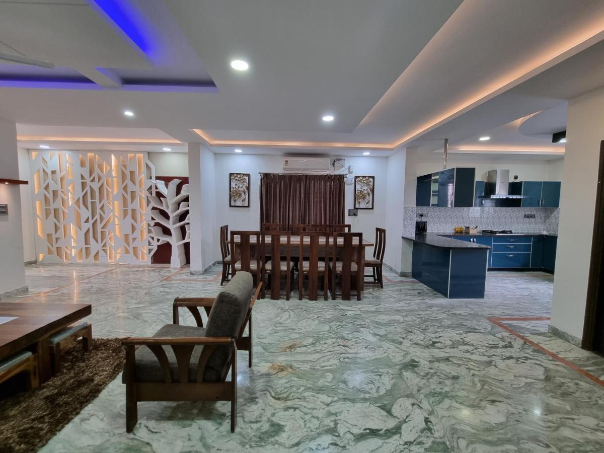The Urban Nest Hotel Бангалор Екстериор снимка