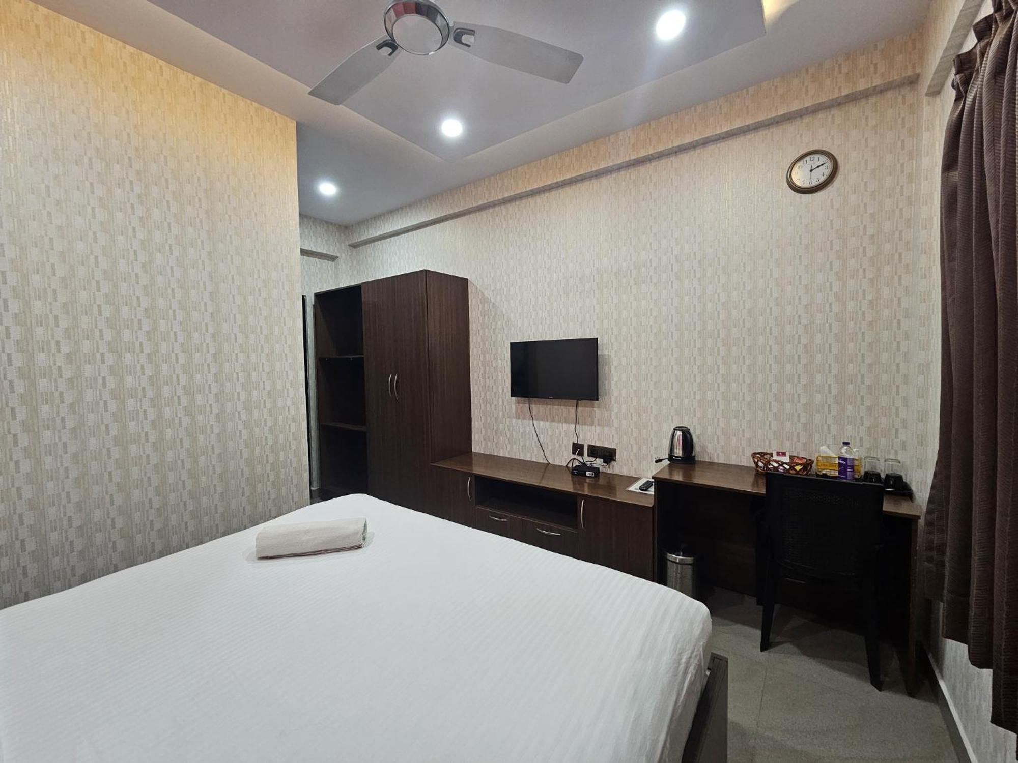 The Urban Nest Hotel Бангалор Екстериор снимка