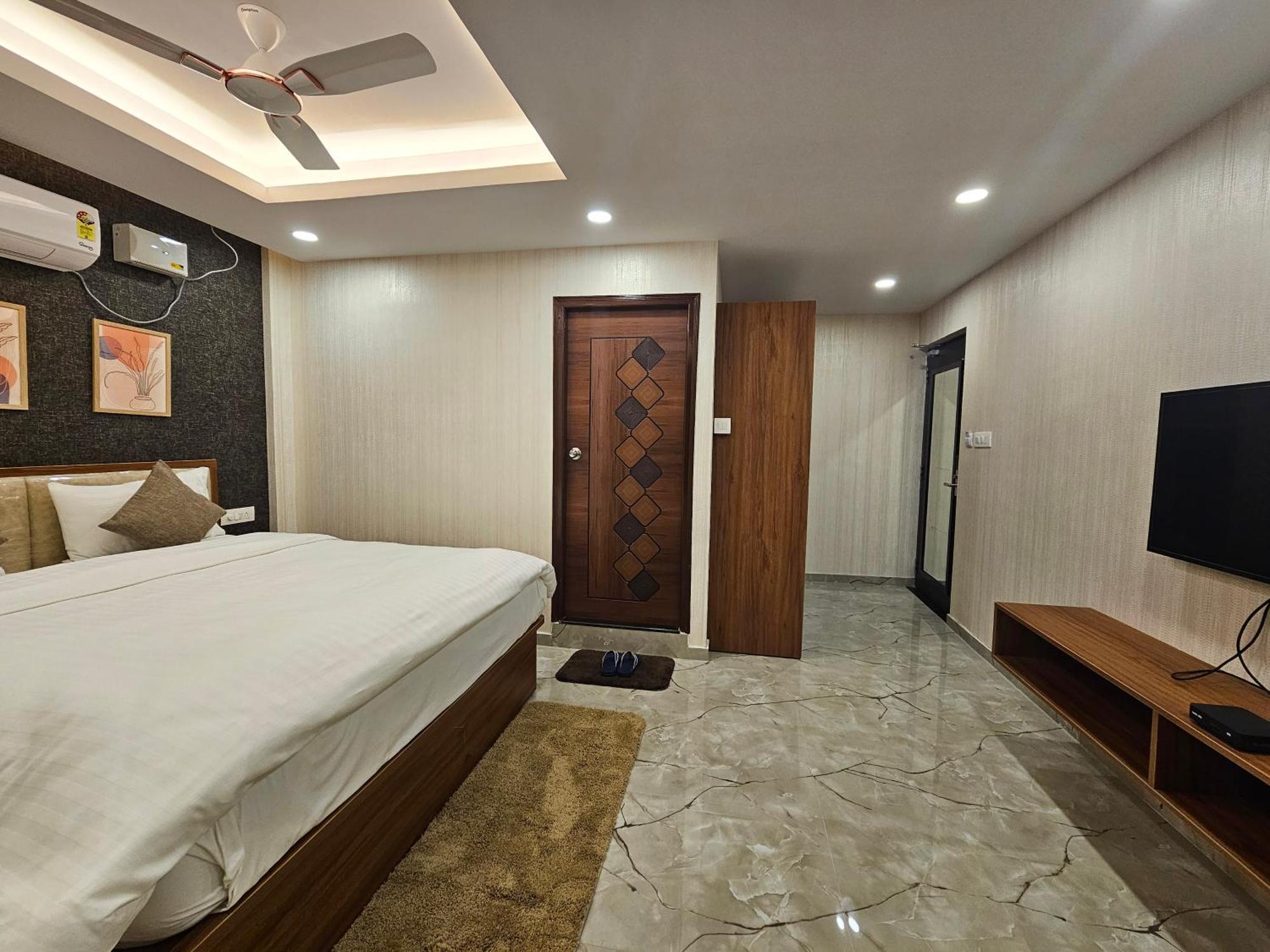 The Urban Nest Hotel Бангалор Екстериор снимка